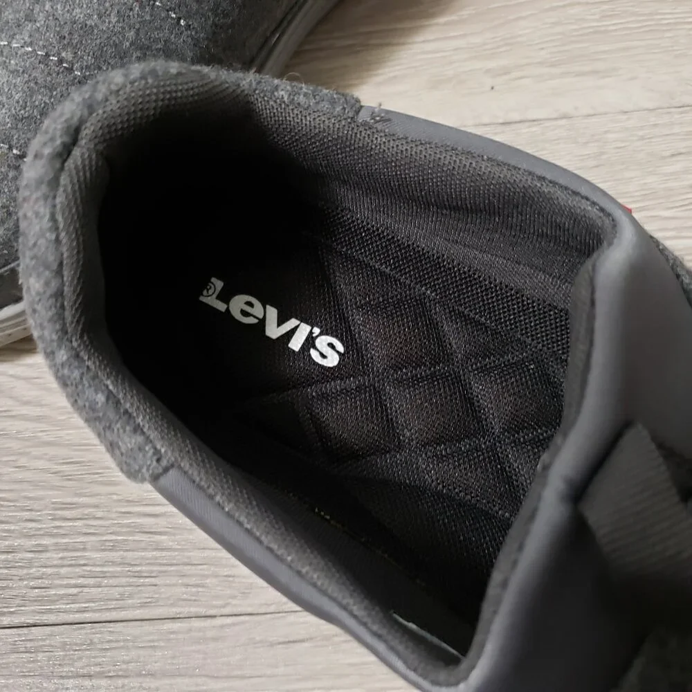 NEW Men's Levis size 11 / 12 slip on felt loafer slipper memory foam shoe casual